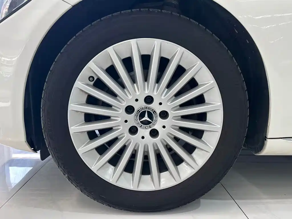 Mercedes-Benz C-Class — миниатюра 12