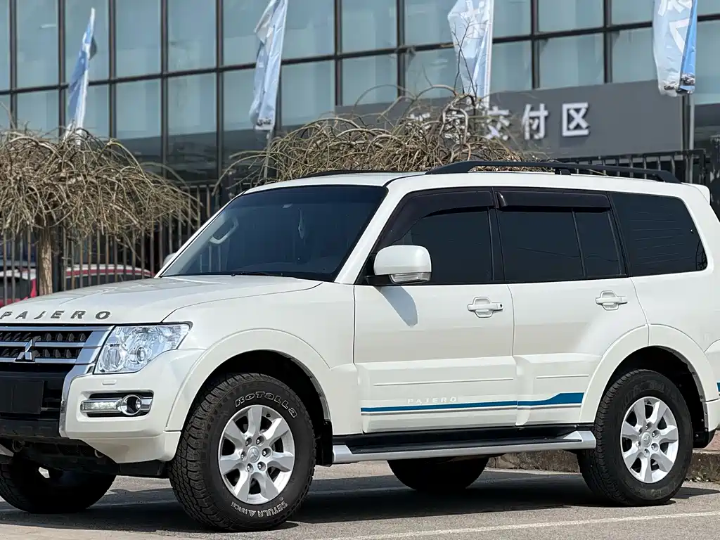 Mitsubishi Pajero (Import) 2018