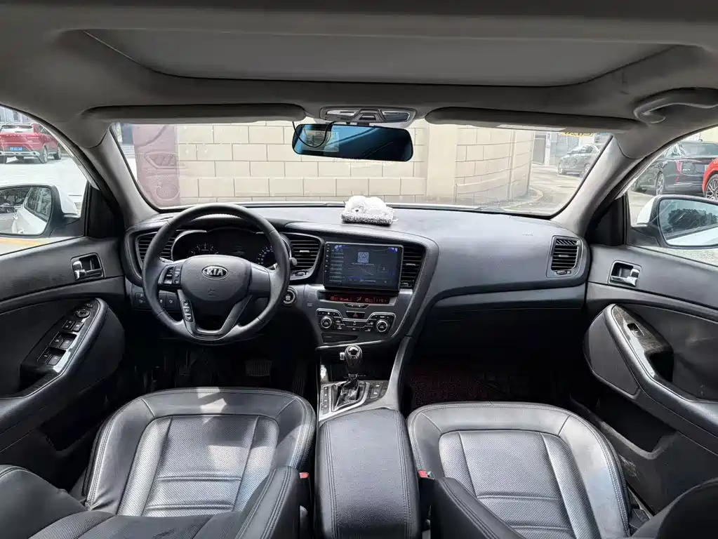 Kia K5 2012 2.0L AT DLX