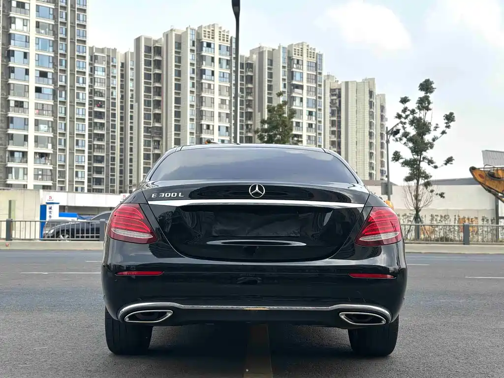 Mercedes-Benz E-Class — миниатюра 13