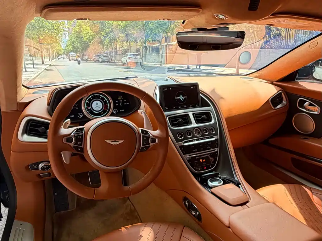 Aston Martin DB11 2019 4.0T V8 Coupe