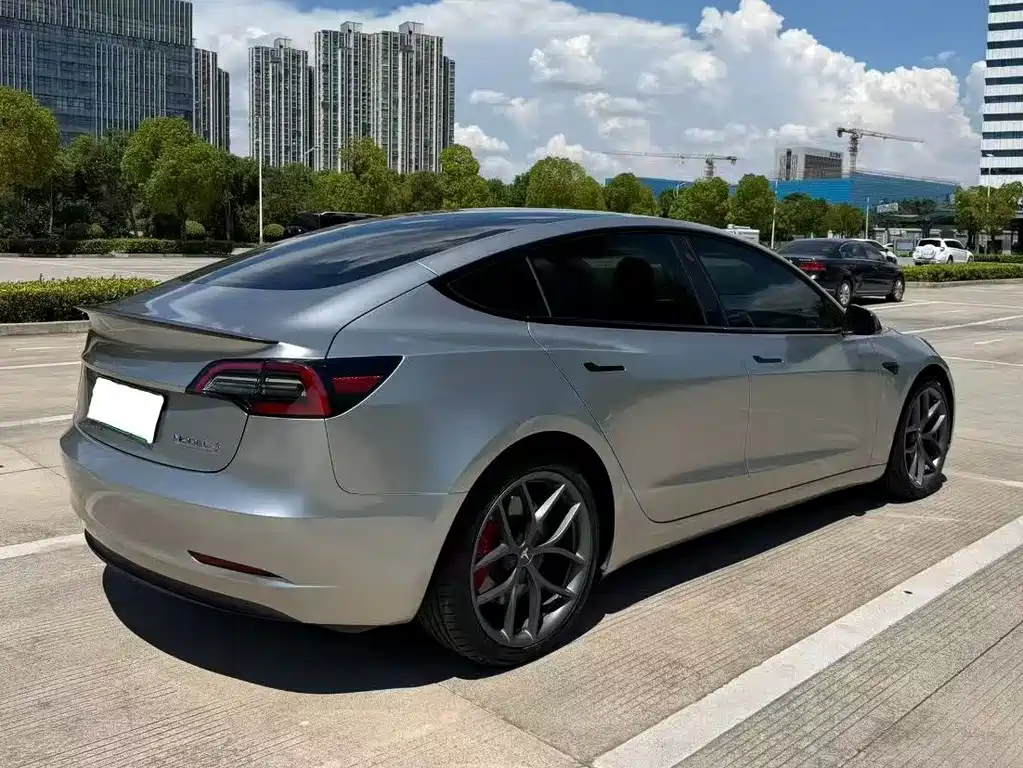 Tesla Model 3 — миниатюра 8