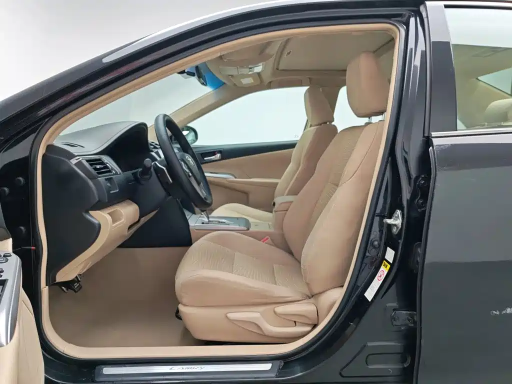 Toyota Camry 2012 2.0S
