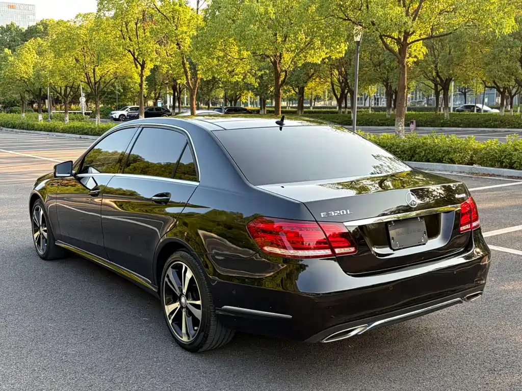 Mercedes-Benz E-Class — миниатюра 14
