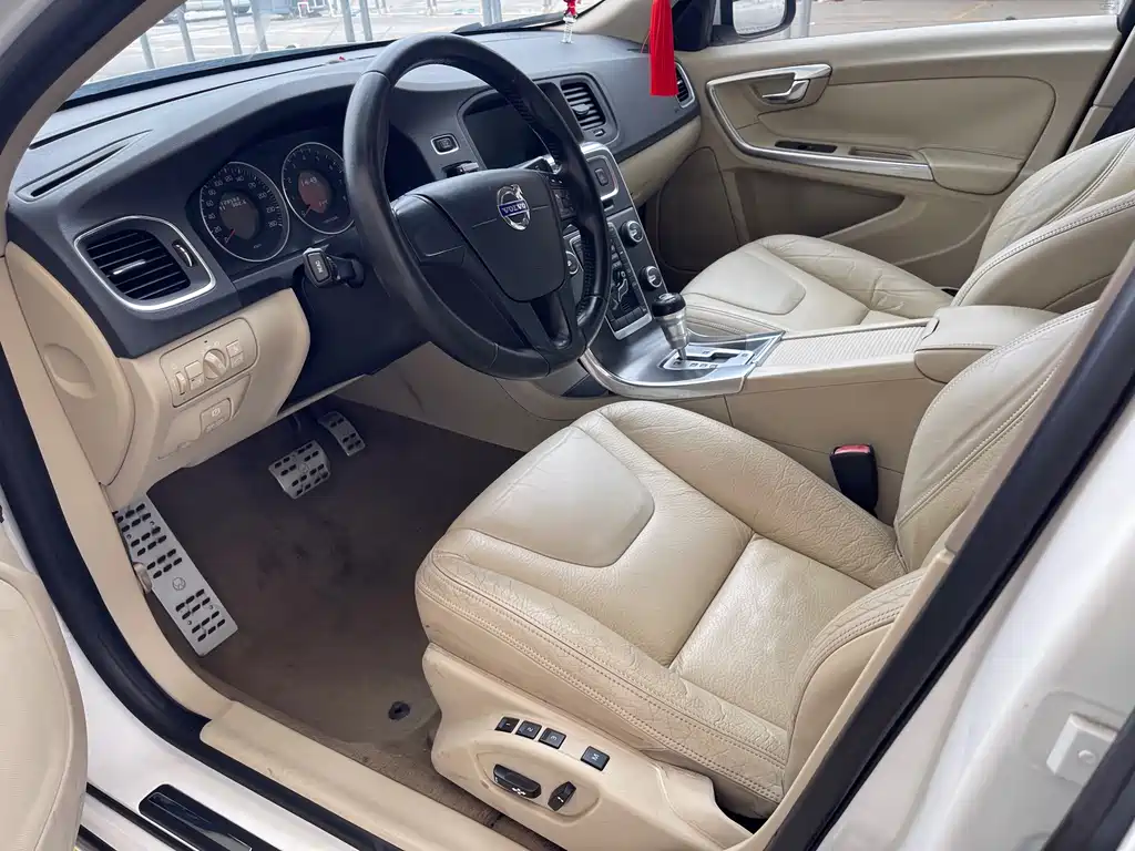 Volvo S60 (Import) — миниатюра 7