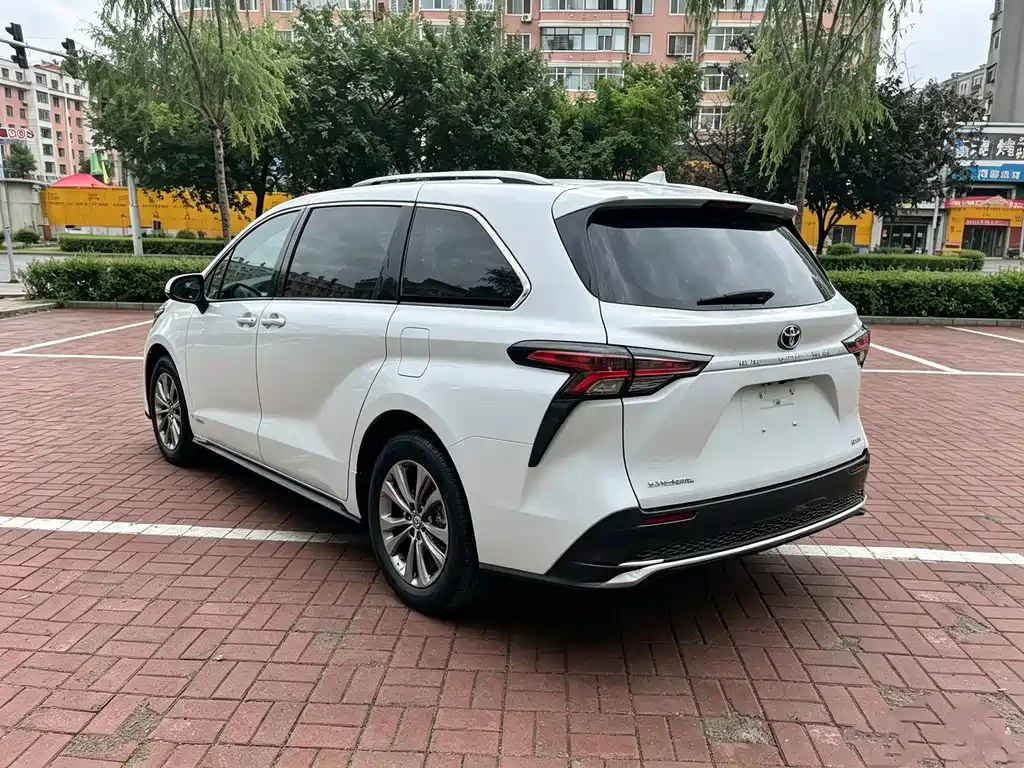 Toyota Granvia — миниатюра 5