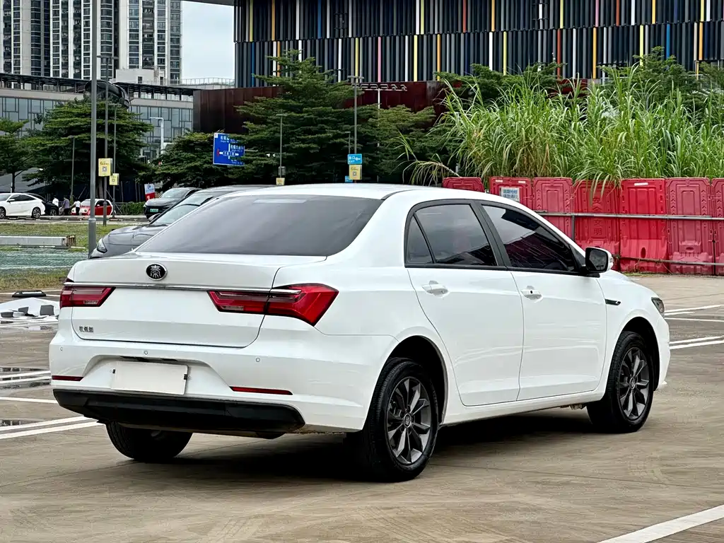 BYD Qin — миниатюра 4