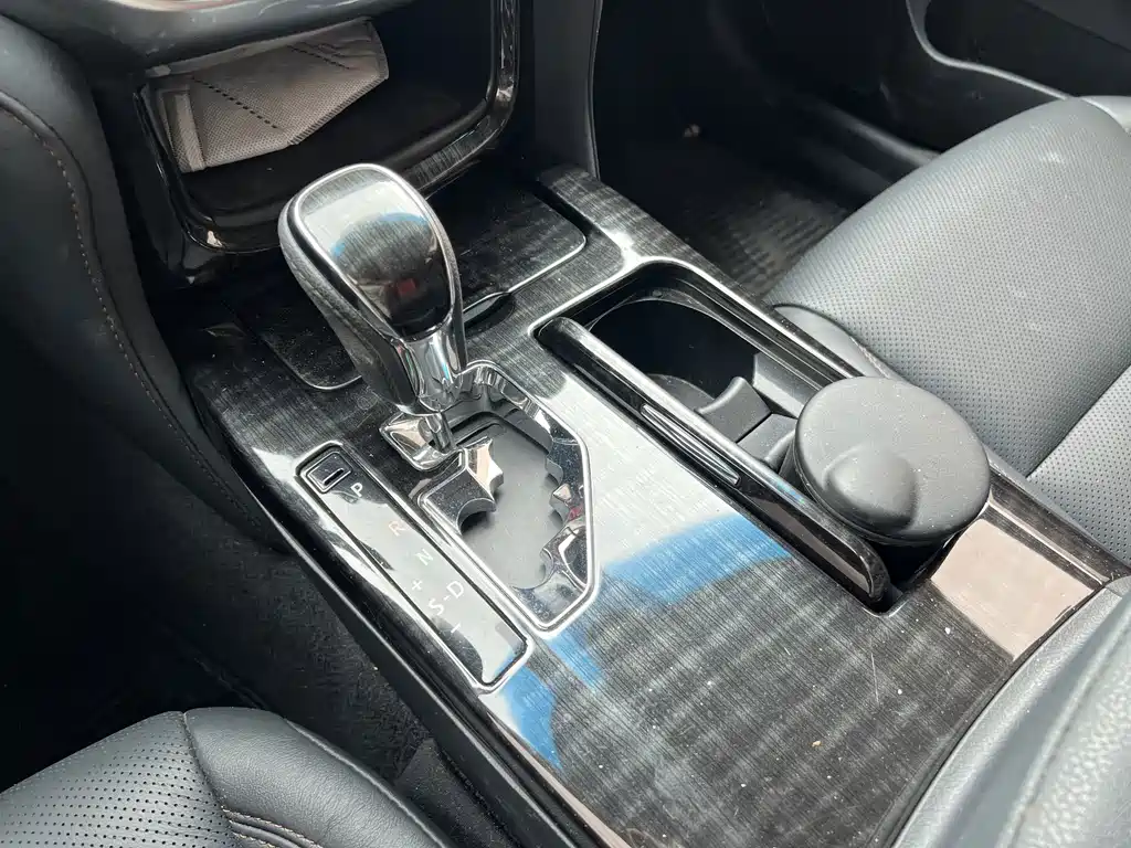 Toyota Crown — миниатюра 7