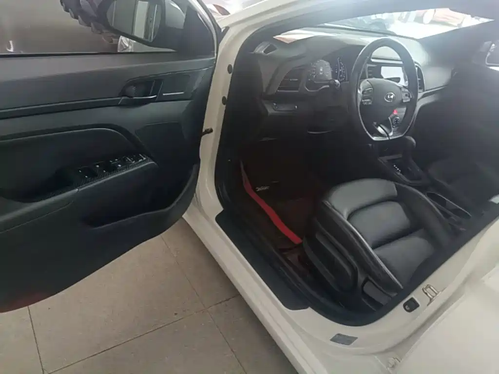 Hyundai Elantra — миниатюра 16
