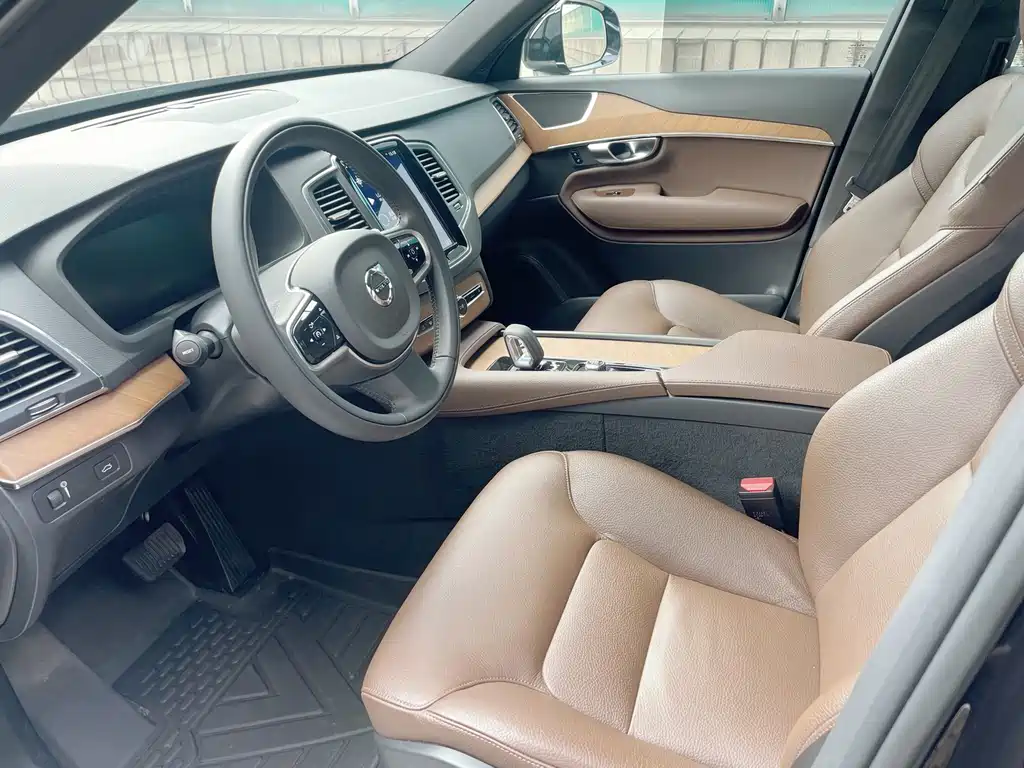 Volvo XC90 2022 B5 Luxury 5 мест