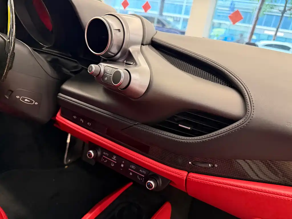 Ferrari F8 — миниатюра 9
