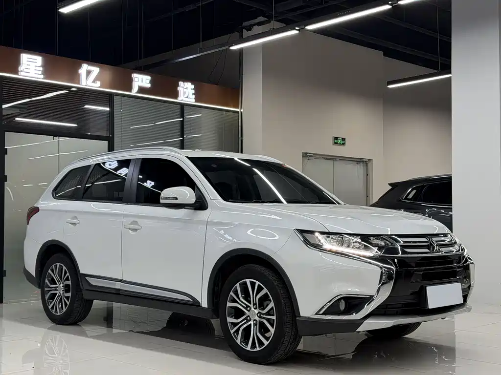 MITSUBISHI OUTLANDER