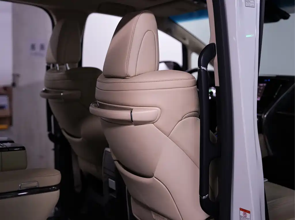 Toyota Alphard — миниатюра 14