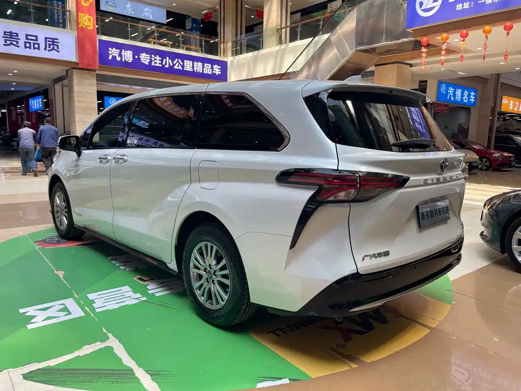 Toyota Sienna — миниатюра 5