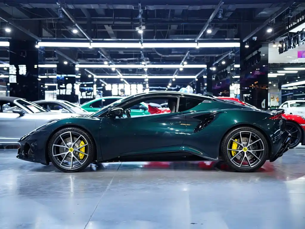Lotus Emira — миниатюра 5