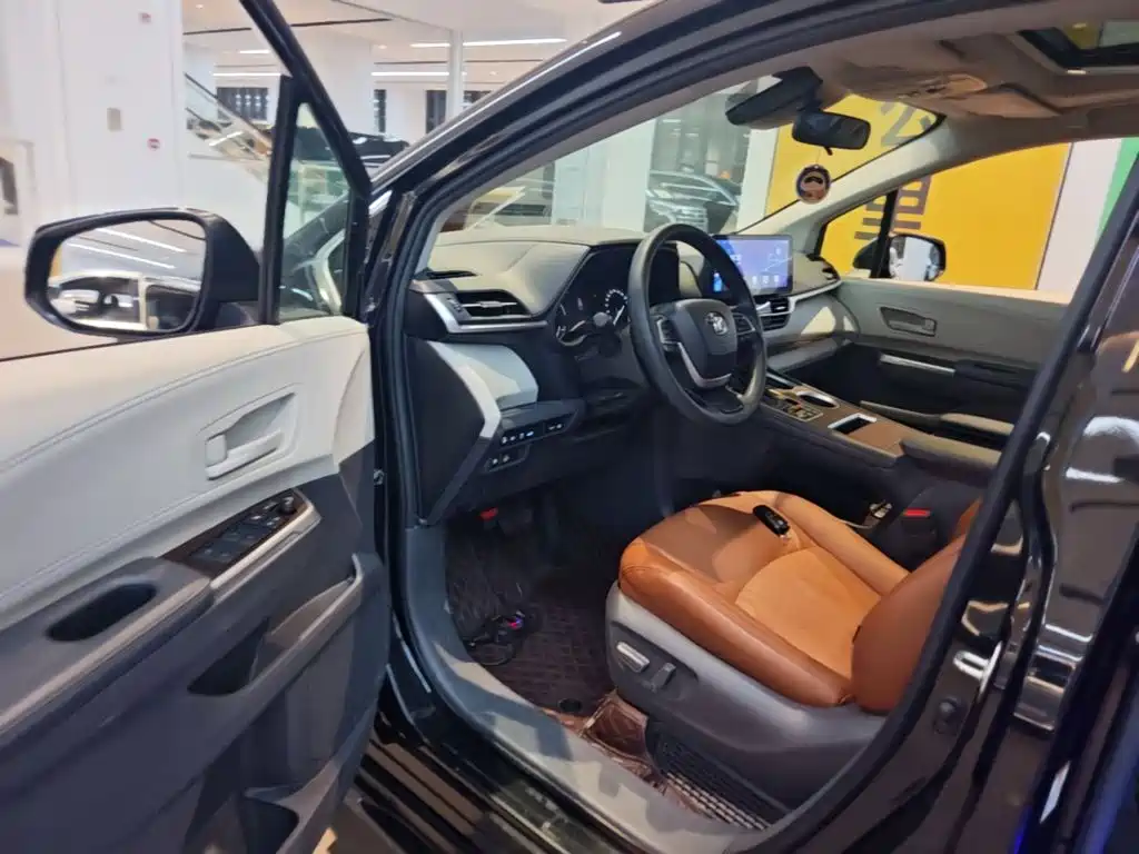 Toyota Sienna — миниатюра 16