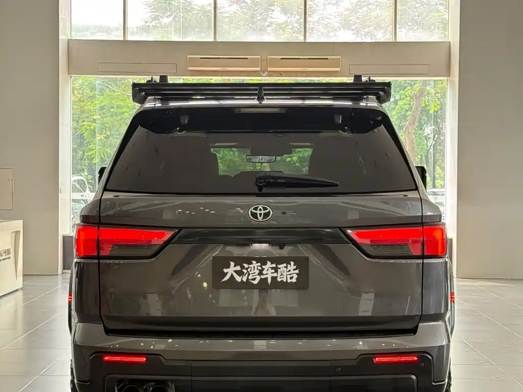 Toyota Sequoia — миниатюра 3