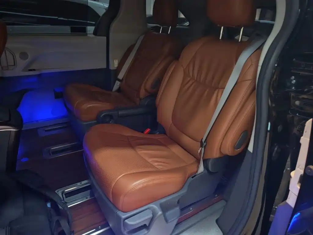 Toyota Sienna — миниатюра 17