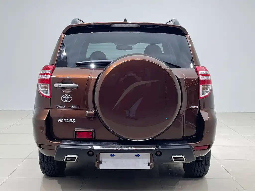 Toyota RAV4 — миниатюра 5