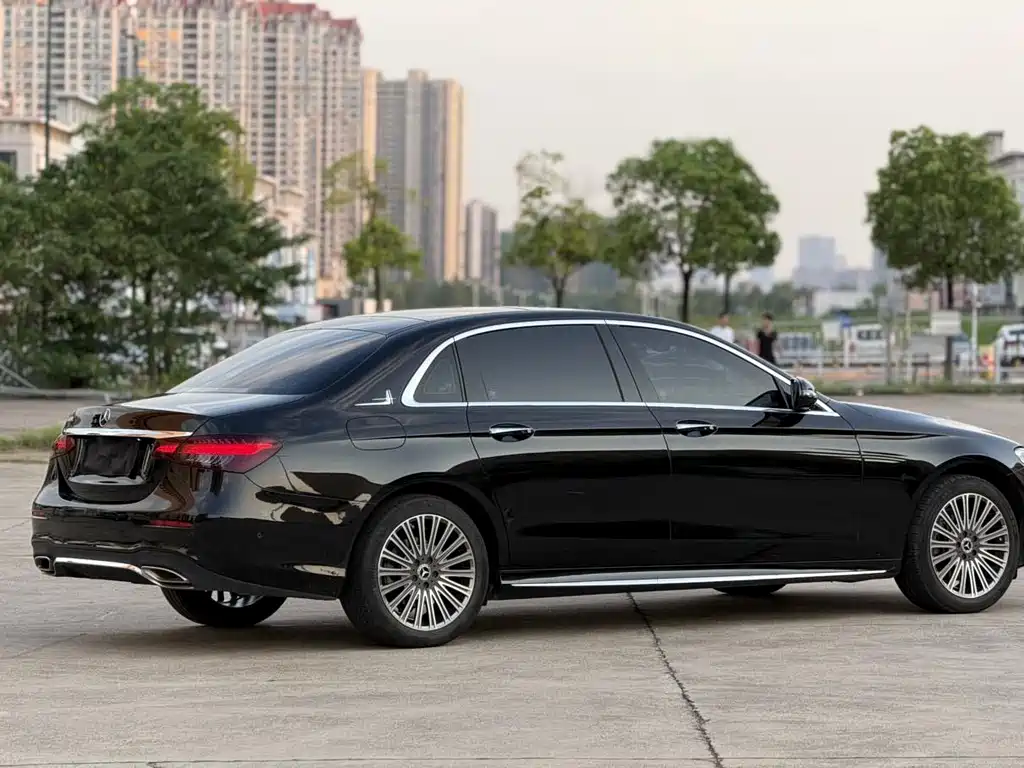 Mercedes-Benz E-Class — миниатюра 17