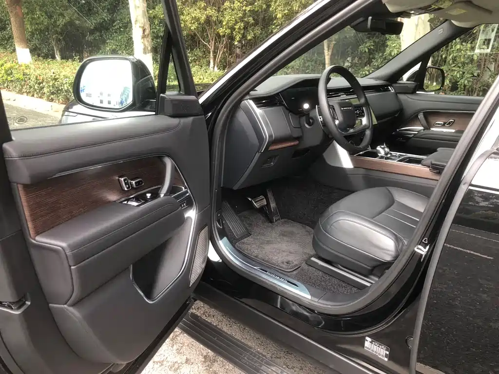 Land Rover Range Rover 2024 3.0 L6 400PS Long Wheelbase