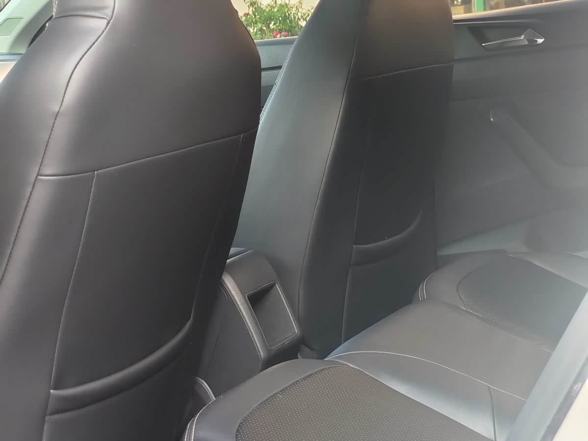 Volkswagen Polo 1.5 л 2023 г. Белый, пробег 40000 км