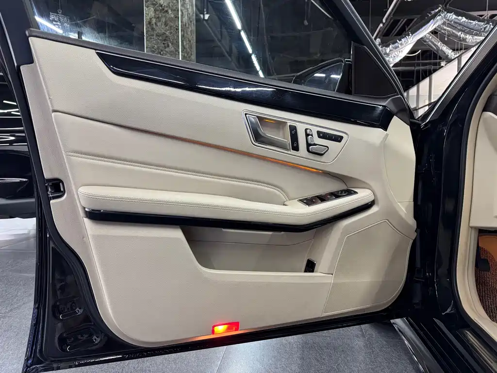 Mercedes-Benz E-Class — миниатюра 6