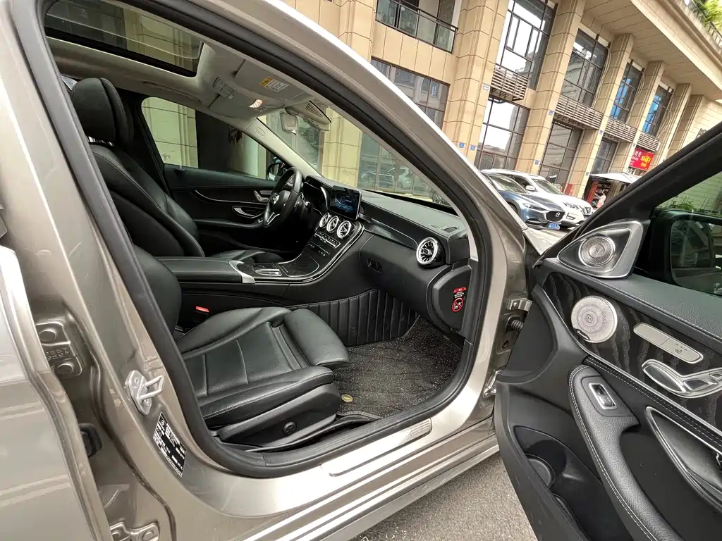 Mercedes-Benz C-Class — миниатюра 9