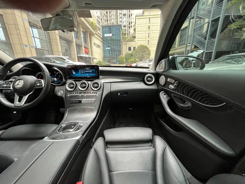 Mercedes-Benz C-Class — миниатюра 13