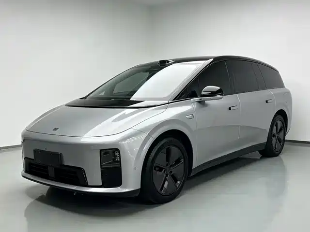 2025 Li Xiang i8
