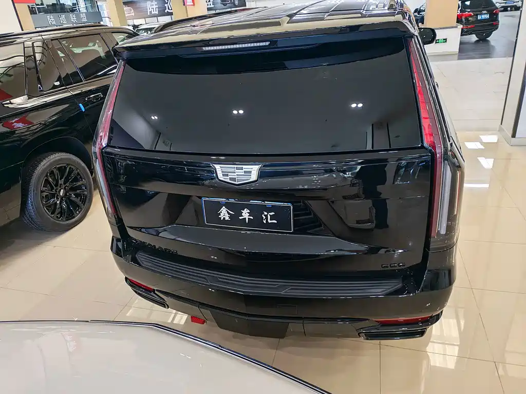 Cadillac Escalade — миниатюра 7