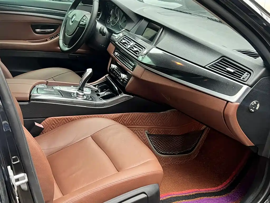 BMW 5 Series — миниатюра 12