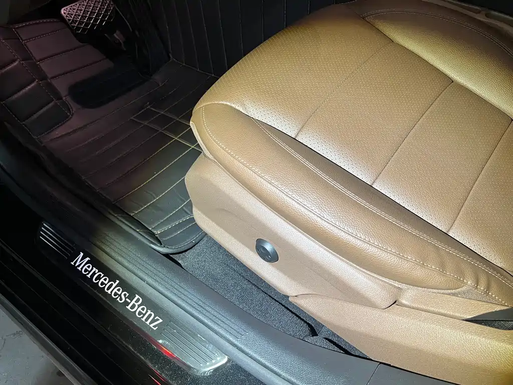 Mercedes-Benz E-Class — миниатюра 5