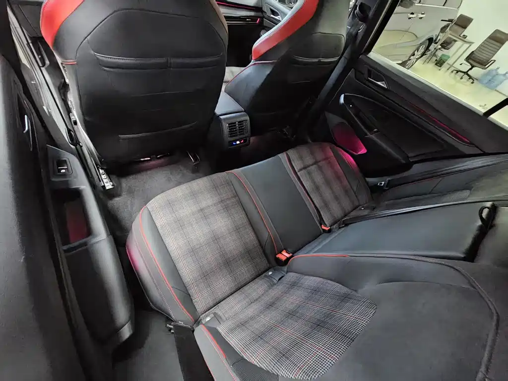 Volkswagen Golf GTI — миниатюра 16