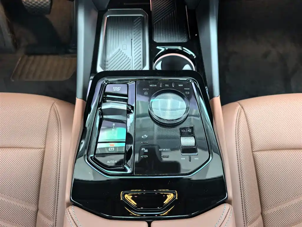 BMW i5 — миниатюра 11