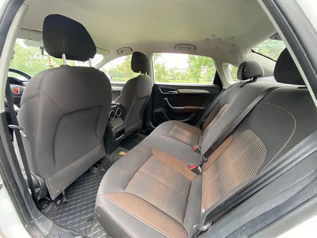 Roewe i6 Classic — миниатюра 11