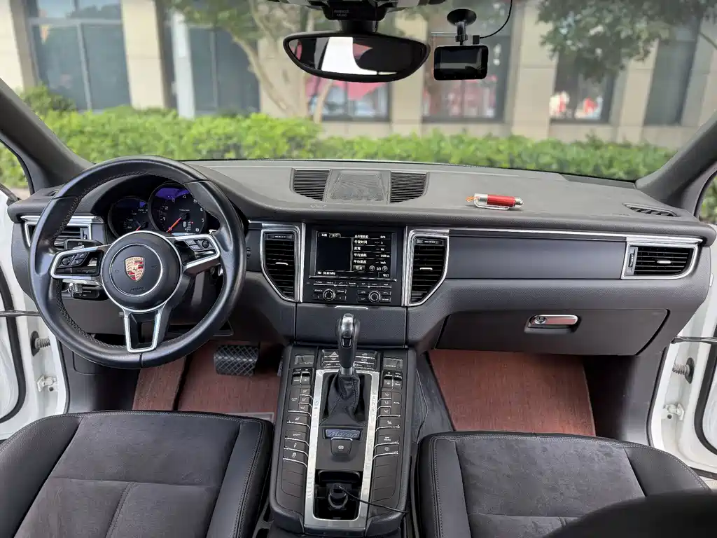 Porsche Macan — миниатюра 4