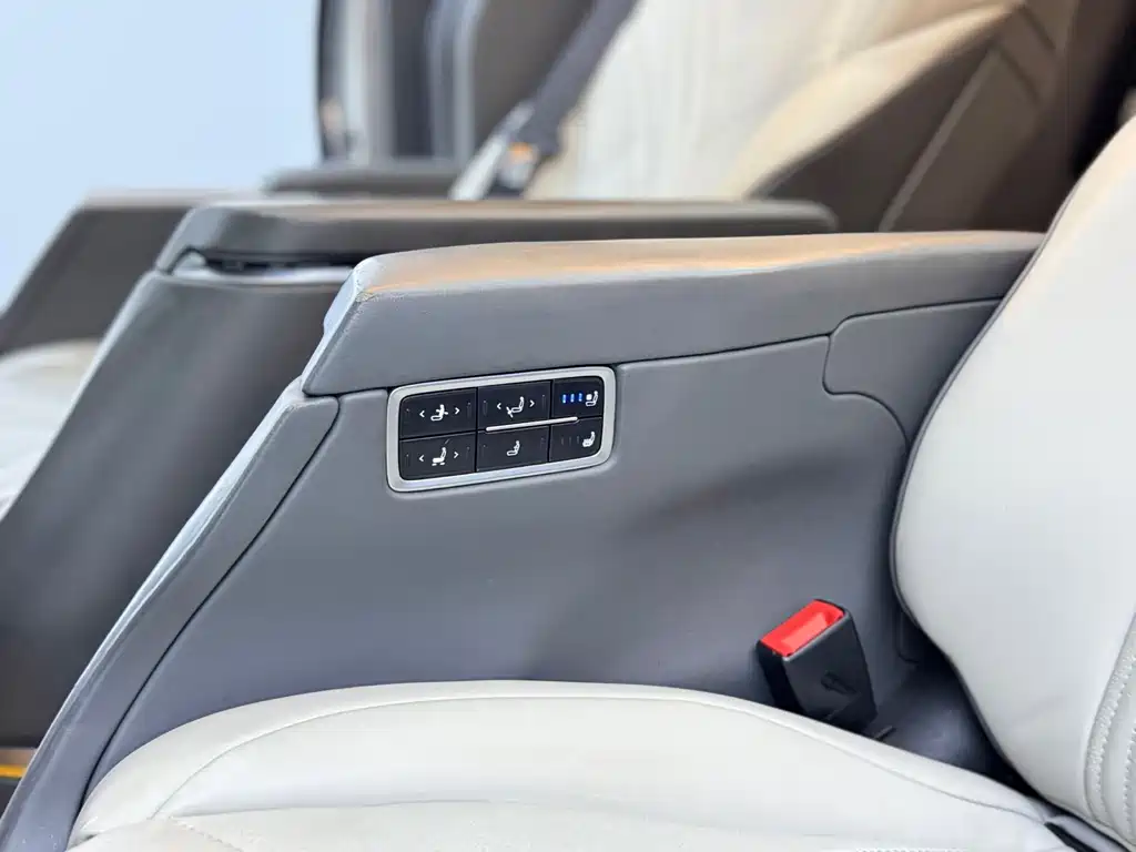 Ford Tourneo — миниатюра 12