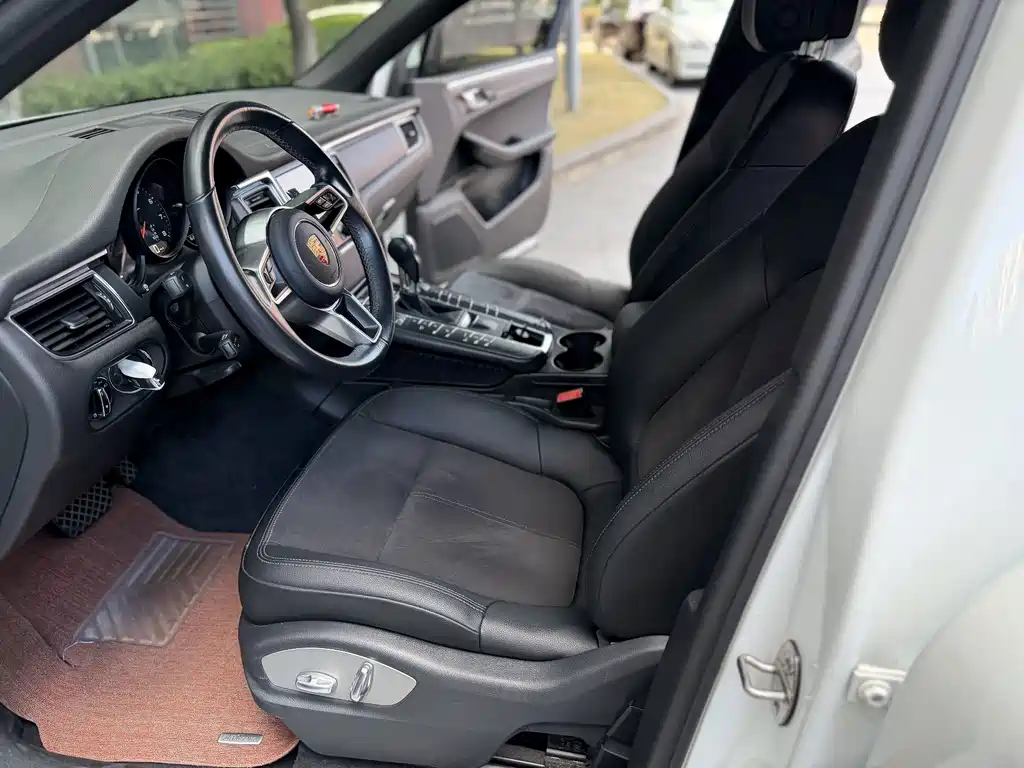 Porsche Macan — миниатюра 5