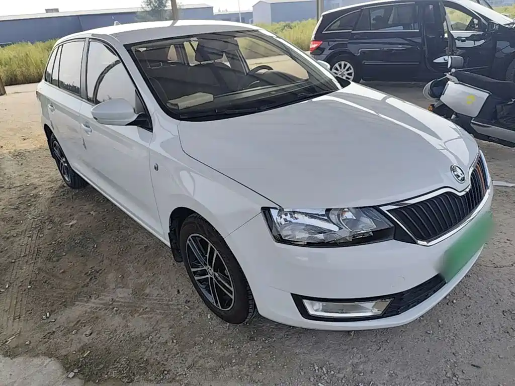 Skoda Rapid Spaceback — миниатюра 4