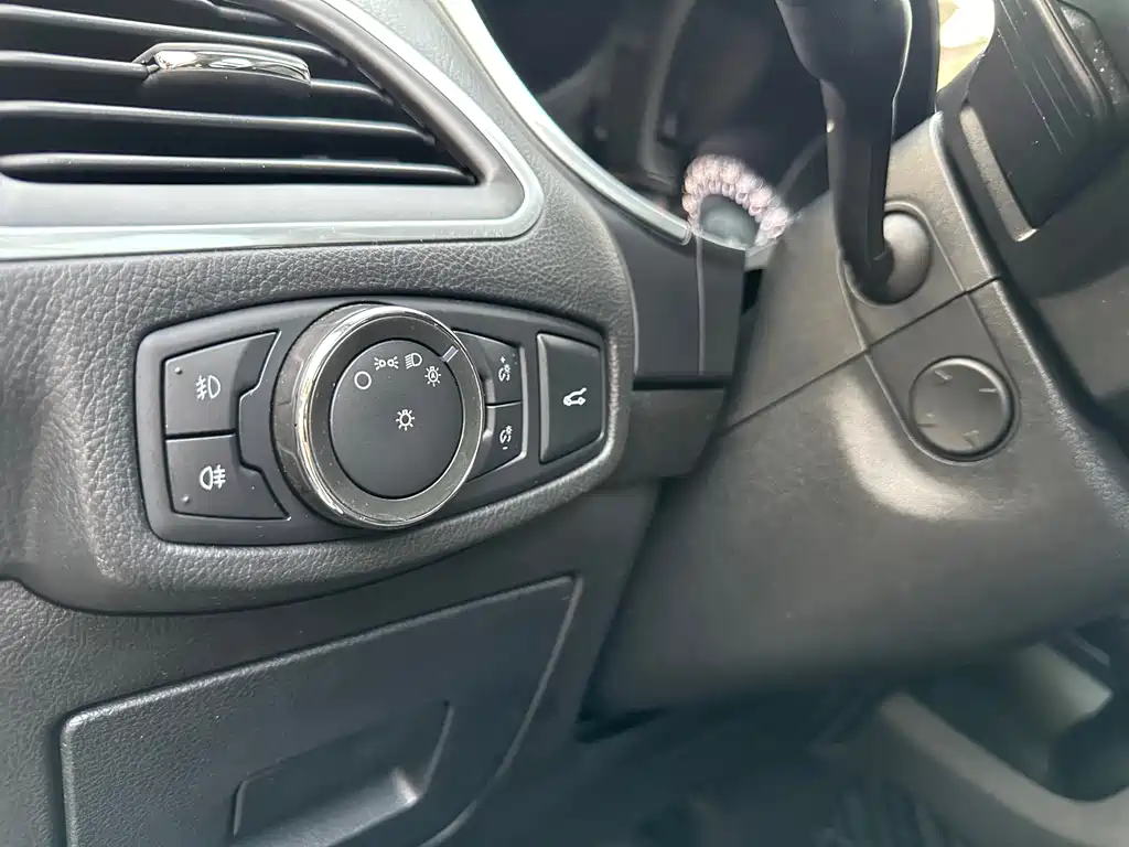 Ford Edge — миниатюра 28