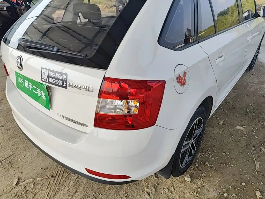 Skoda Rapid Spaceback — миниатюра 8