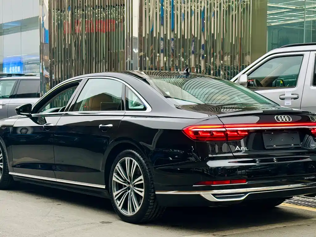 AUDI A8