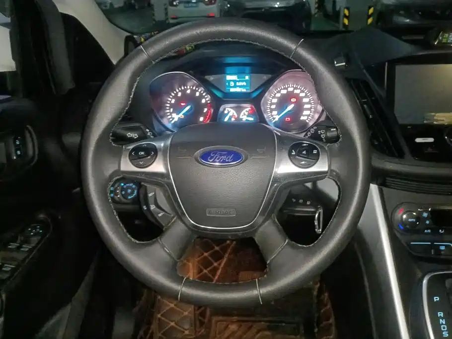 Ford Kuga — миниатюра 15