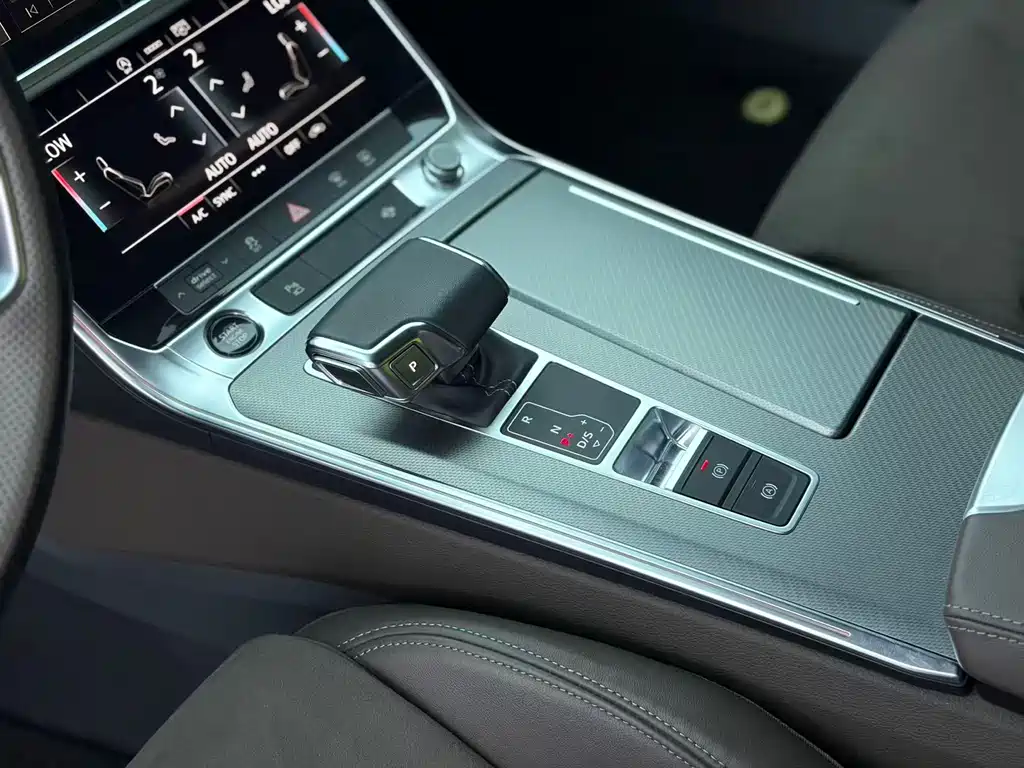 Audi A7L — миниатюра 11