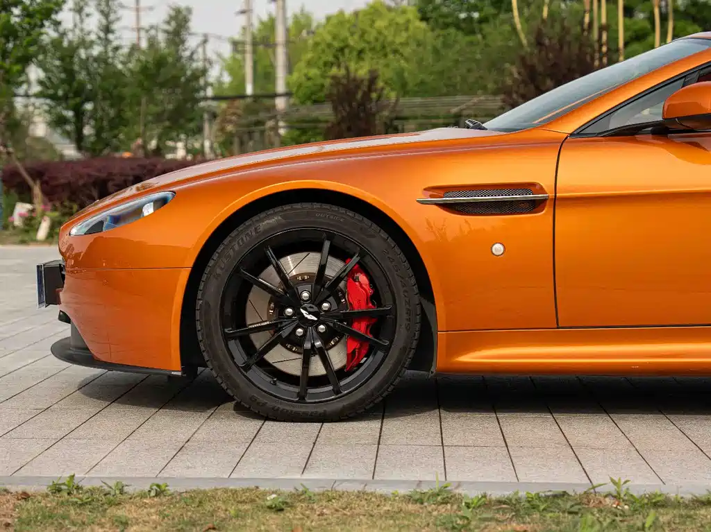 Aston Martin V8 Vantage 2012 4.7L S Roadster