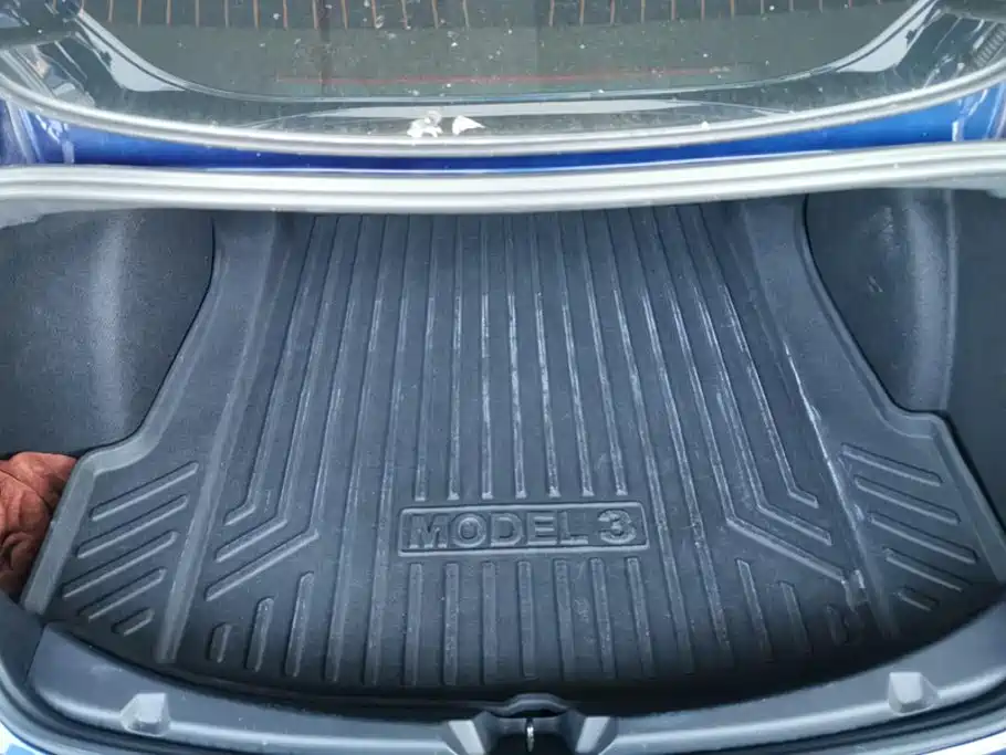 Tesla Model 3 — миниатюра 4