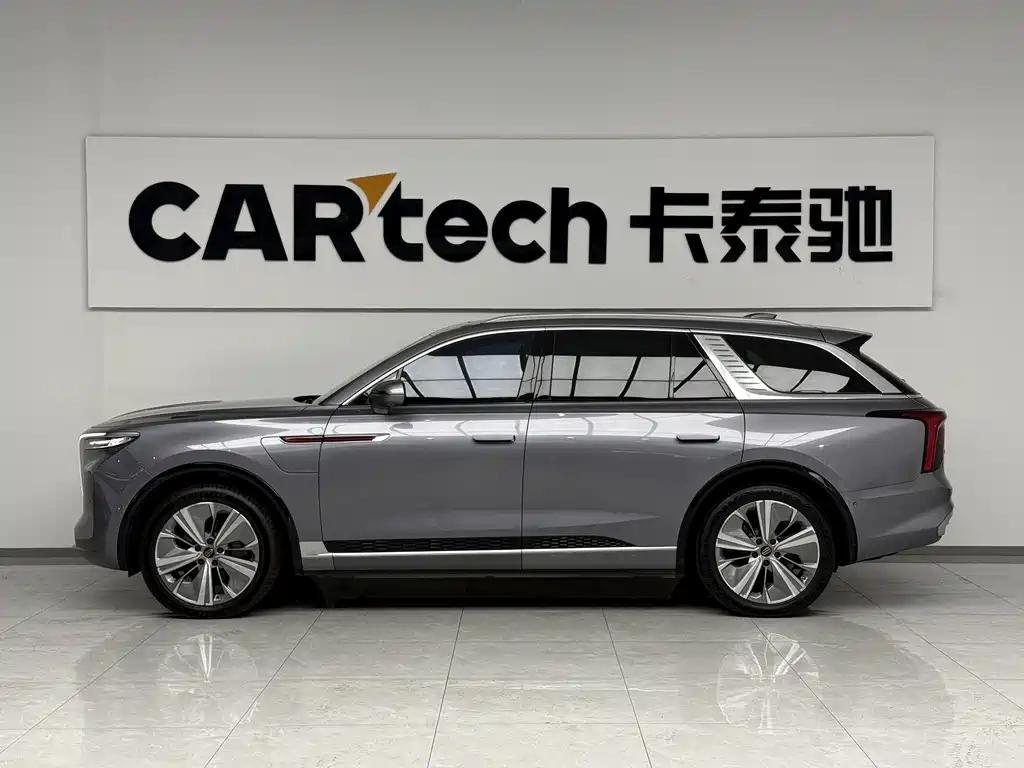 Hongqi E-HS9 2022 690km мест