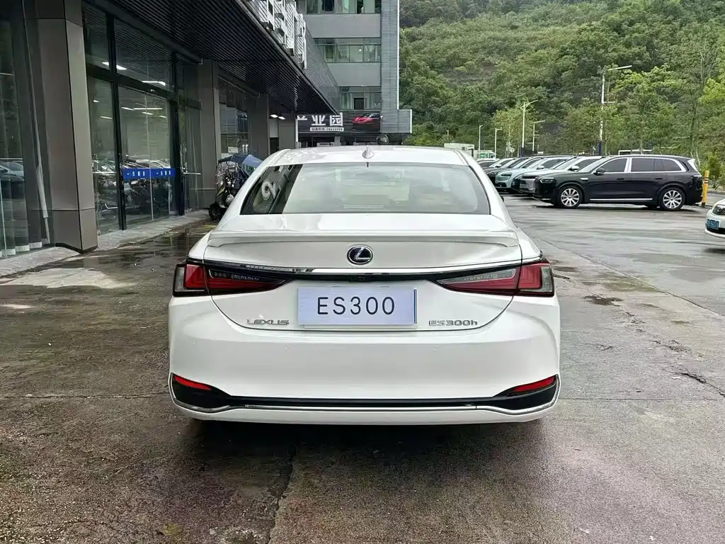 Lexus ES — миниатюра 8