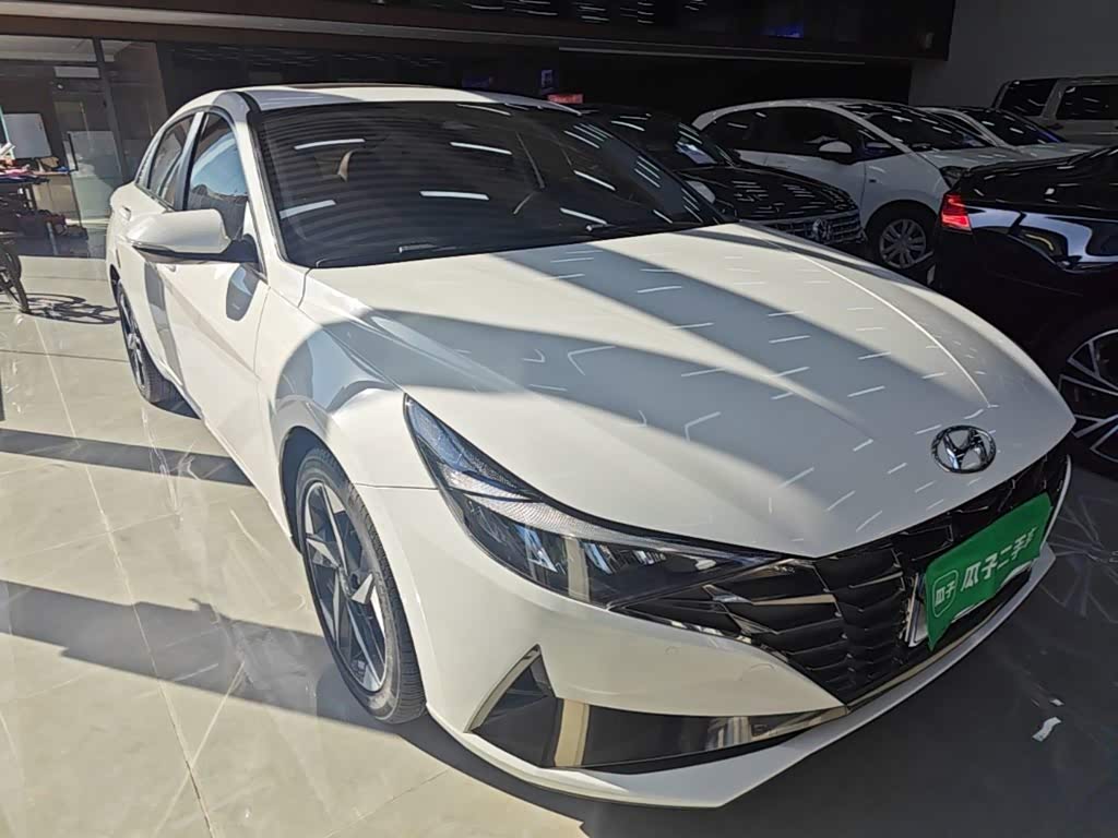 Hyundai Elantra 1.5 л 2022 г. Белый, пробег 38700 км